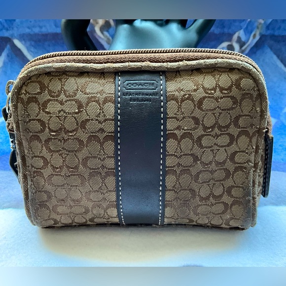 Coach CC Logo Pouch - Picture 2 of 8